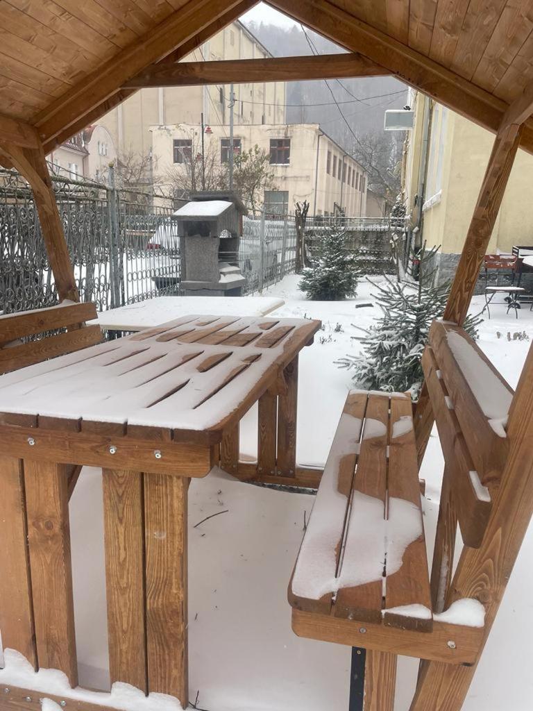 Elle Guest House Sinaia Esterno foto
